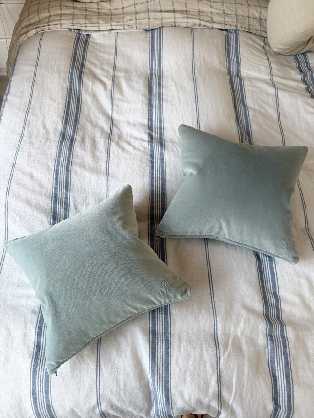 Ralph Lauren Vintage Baby Blue Down Filled Velvet Throw Pillow Set (2)